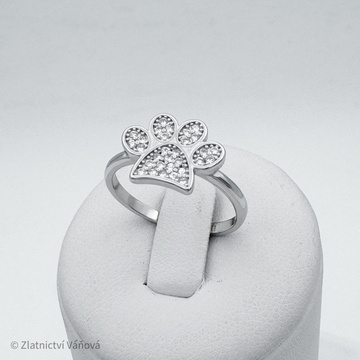 Stříbrný prsten TLAPKA se zirkony